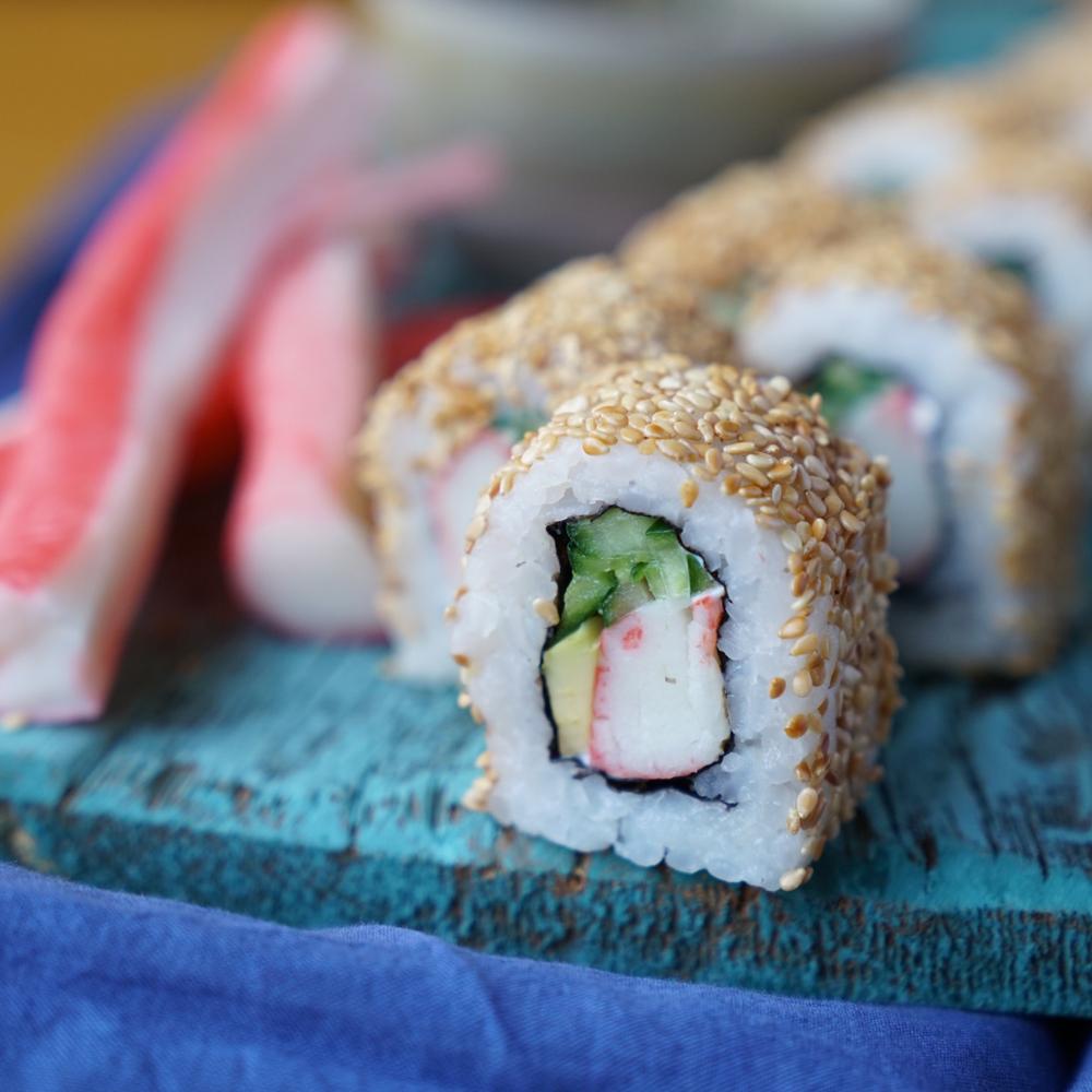 Susamlı California Roll